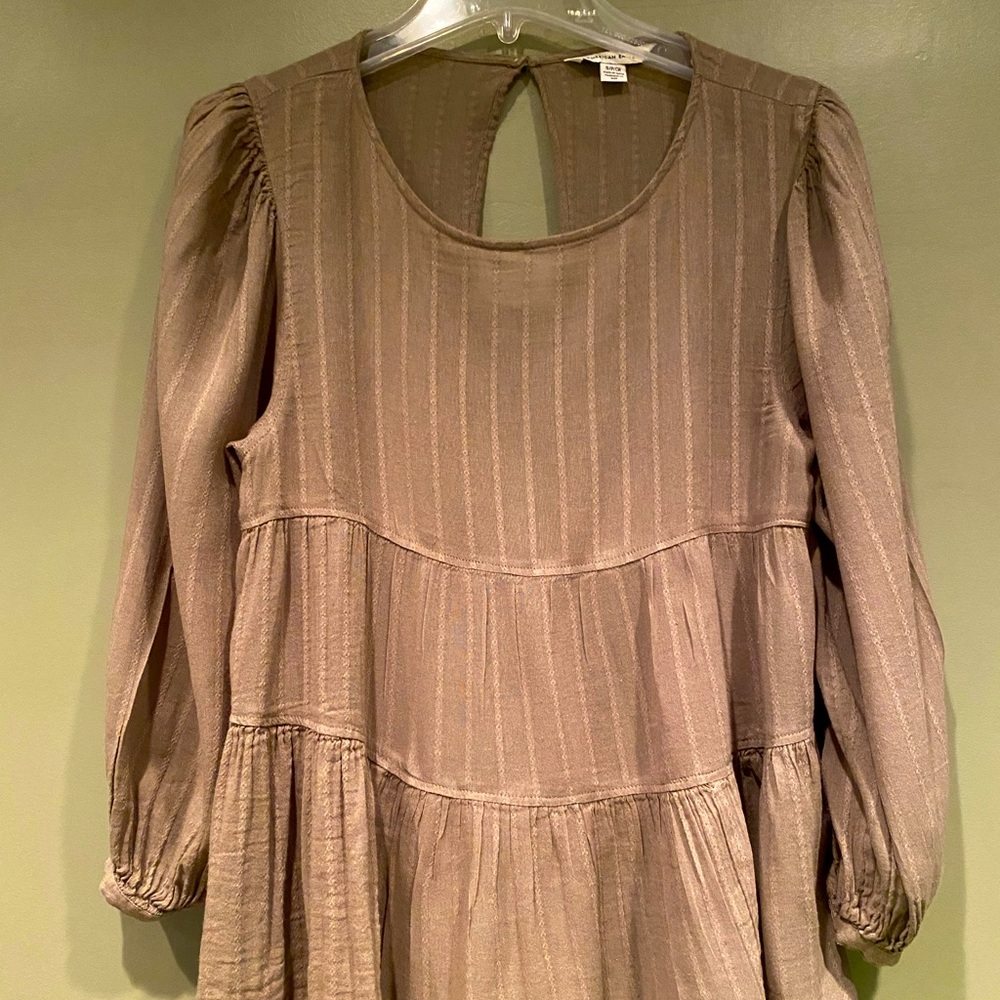 Woman’s petite top by American Eagle